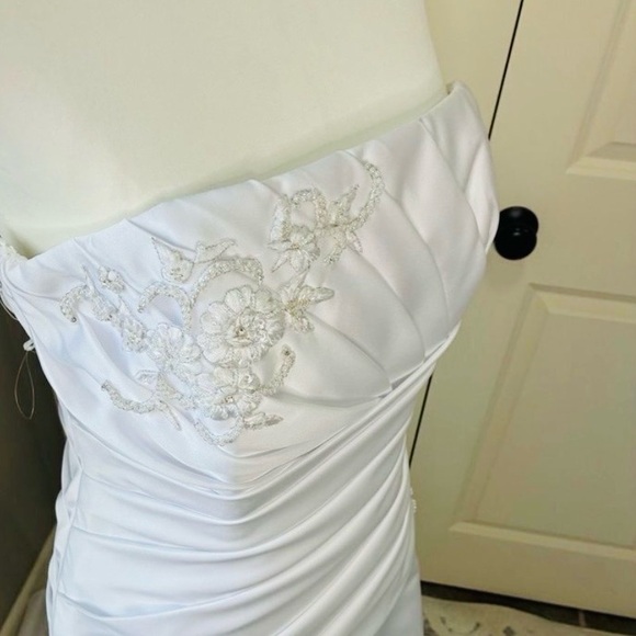 David’s Bridal Wedding Dress Size 12-14 White Strapless Satin Beaded LNWT - Picture 7 of 16